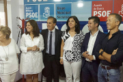 La delegación socialista, encabezada por Luis Tudanca, ofreció ayer una rueda de prensa en Aranda.-L.V.