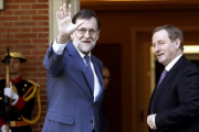 Mariano Rajoy junto al primer ministro irlandés, Enda Kenny, este jueves en la Moncloa.-EFE / SERGIO BARRENECHEA