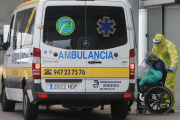 Imagen del traslado de un paciente. RAÚL G. OCHOA