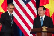 Obama (izquierda), junto a su homólogo vietnamita, Tran Dai Quang, en su conferencia de prensa conjunta en Hanói, este lunes.-AFP / JIM WATSON