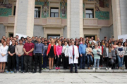 Alumnos del Grado de Nutrición y Dietética de la Universidad Isabel I junto al rector y profesores.-ECB