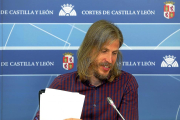 Pablo Fernández durante la rueda de prensa que ofreció ayer en las Cortes.-ICAL
