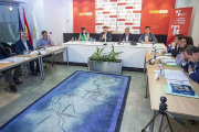 El debate se celebró ayer en las instalaciones del Colegio de Aparejadores y Arquitectos Técnicos.-SANTI OTERO