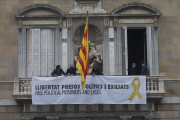 Balcón de la sede de la Generalitat, en la plaza Sant Jaume de Barcelona.-EFE / QUIQUE GARCÍA