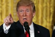 Trump, este lunes, durante la rueda de prensa que ha ofrecido en la Casa Blanca para hablar de la nueva fuerza espacial para militarizar el espacio.-AP / EVAN VUCCI