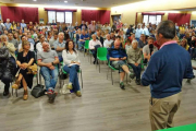 A la charla informativa acudieron por igual responsables municipales, vecinos y empresarios de la comarca.-ECB