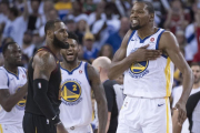 Kevin Durant celebra la victoria ante LeBron James-USA TODAY SPORTS / KYLE TERADA