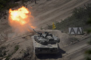 Un blindado surcoreano en unas maniobras el pasado mayo.-Foto: AFP