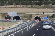 Después de la visita de la ministra se abrió al tráfico el segundo túnel de Fuentebuena.-SANTI OTERO
