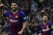 Suárez celebra el segundo gol del Barça en la victoria azulgrana ante el Real Madrid en la semifinales de la Copa de Rey.-JAVIER SORIANO (AFP)