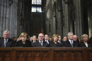 El jefe del gobierno de Hesse, Volker Bouffier; la cancillera alemana, Angela Merkel; el presidente del Bundestag, Norbert Lammert; el presidente alemán, Joachim Gauck y su pareja Daniela Schadt, y la jefa del gobierno de Renania del Norte Westfalia, Hann-Foto:  EFE / OLIVER BERG
