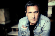 El promotor musical Javier Adrados es uno de los autores del libro 'Yo también leía la Super Pop'.-ECB