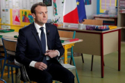 Emmanuel Macron en un aula, el pasado mes de abril.-POOL