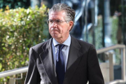 El exsecretario general del PP de Madrid Francisco Granados, al abandonar la Audiencia Nacional tras el juicio del chivatazo de la Púnica.-DAVID CASTRO