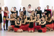 Alumnas que han grabado los pasos del ‘flashmob’.-LUCÍA JIMÉNEZ CORTÉS