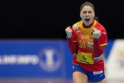 Soledad López Jiménez celebra uno de los tantos de la selección española de balonmano femenino ante Montenegro.-
