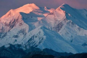 Vista de la montaña más alta de Norte América, ubicada en Alaska y cuyo nombre nativo significa "El Alto".-BBC