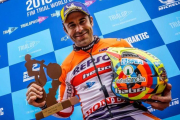 Toni Bou, en el podio de Silsden (Inglaterra), donde conquistó su título mundial nº 24 de trial.-REPSOL MEDIA