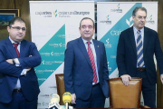 José Ignacio Pascual, economista de N&B, Ramón Sobremonte y Miguel Ángel Benavente.-RAÚL G. OCHOA