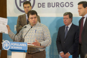 El alcalde criticó la decisión estatal, y mostró el informe de la empresa, «pues preveía invertir en mejoras 6 millones de euros».-ECB