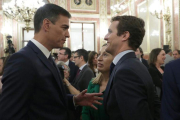 Pedro Sánchez y Pablo Casado durante la presentación de los actos conmemorativos del 40 aniversario de la Consitución.-ZIPI (EFE)