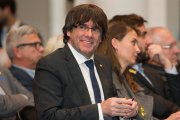El expresidente de la Generalitat catalana Carles Puigdemont asiste al acto que 200 alcaldes independentistas celebran en Bruselas, Bélgica, el 7 de noviembre del 2017, para apoyar al cesado Gobierno catalán.-EFE/Stephanie Lecocq