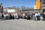 Alumnos de la Escuela de Arquitectura de la Universidad de Navarra en su visita a la Plaza Vega.-ISRAEL L. MURILLO