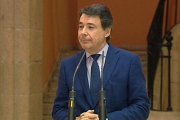El presidente de Madrid, Ignacio González, en una rueda de prensa.-