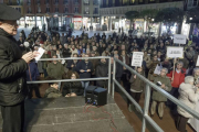 El arzobispo de Burgos Fidel Herráez lee el manifiesto ante los presentes.-SANTI OTERO