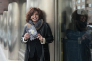 Belén de la Parte, ayer con un ejemplar de su nuevo libro, con portada diseñada por ella.-Raúl Ochoa