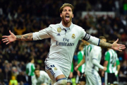 Ramos celebra el gol ante el Betis que le dio el triunfo al Madrid en los últimos minutos.-AFP / GERARD JULIEN