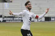 Andrés González festeja la consecución de un gol en El Plantío-Santi Otero