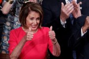 La líder democrata Nancy Pelosi reacciona tras ser elegida este jueves como presidenta de la Camara Baja de EEUU.-EFE / SHAWN THEW
