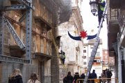 Los trabajos son más sencillos en el casco histórico al haber un modelo único de farola-G. G.