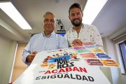 El delegado de Cruz Roja, José Ignacio Luis Páez  junto con el chef Peña en la presentación del Sorteo de Oro.-MIGUEL ÁNGEL SANTOS