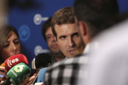 Pablo Casado, durante sus declaraciones en la sede del PP.-DAVID CASTRO