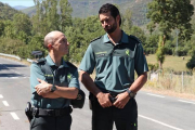 Pepe Viyuela y Rubén Cortada, en una imagen de la serie de TVE 'Olmos y Robles'.-Foto: RTVE