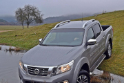 El Nissan Navara mostró sus atractivos en la zona de Quintanar de la Sierra.-HÉCTOR FUSTEL