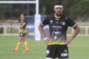 Matamu espera el reinicio del juego durante un partido con la camiseta del UBU Colina Clinic. RAÚL OCHOA