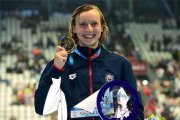 Katie Ledecky tras lograr su quinto oro en los mundiales de Kazán.-Foto: AFP