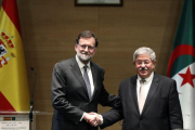 Mariano Rajoy, con el primer ministro argelino Ahmed Ouyahia-JAVIER LIZON (EFE)