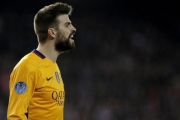 Piqué, en el Atlético-Barça de Champions de la pasada temporada.-JOSÉ LUIS ROCA