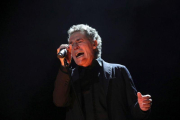 El cantante Miguel Rios durante el concierto que ha ofrecido esta noche en el WiZink Center de Madrid-EFE