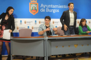 Gloria Bañeres (Ciudadanos), Raúl Salinero (Imagina), Daniel de la Rosa (PSOE) y Silvia Álvarez de Eulate, ayer, en rueda de prensa.-ISRAEL L. MURILLO
