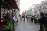 Los clientes de la librería que se sumaron a la fiesta aguantaron valientes bajo la nieve. ¡Quién dijo miedo!-Raúl Ochoa