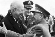 Francisco Franco recibe a Dwight D. Eisenhower, en diciembre de 1959.-