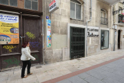En la calle Almirante Bonifaz existen varios locales abandonados.-ISRAEL L. MURILLO