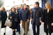 Jaime Mateu y Alfonso Fernández Mañueco, en el centro, con la alcaldesa de Aranda, Raquel González (derecha).-L. V.