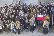 Los alumnos internacionales saludan a su llegada al campus universitario.-ISRAEL L. MURILLO