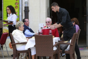 Servicios es el sector donde más baja el desempleo con 95 personas menos.-ISRAEL L. MURILLO